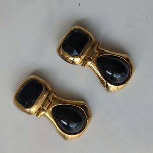 Vintage 1960's/70's black and gold statement clip earrings